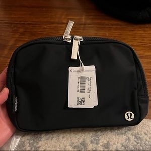 NWT lululemon everywhere belt bag LARGE